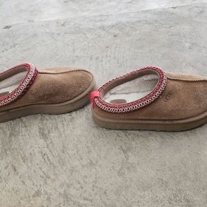 Ugg Tazz Size 2 youth